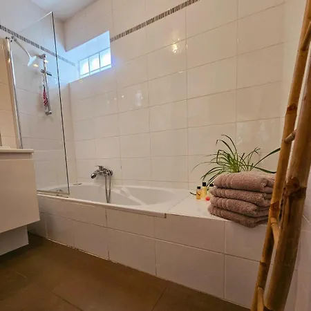 T2 A La Liberation, * 니스